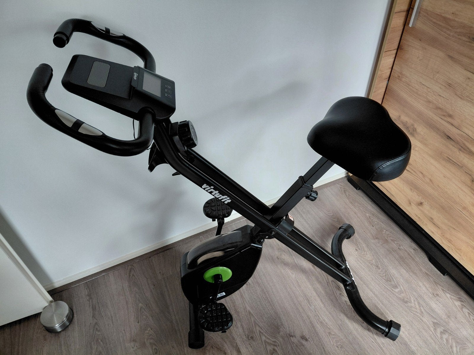 VirtuFit Hometrainer - Compact en Opvouwbaar, Ophalen, Zo goed als nieuw, Metaal, Benen