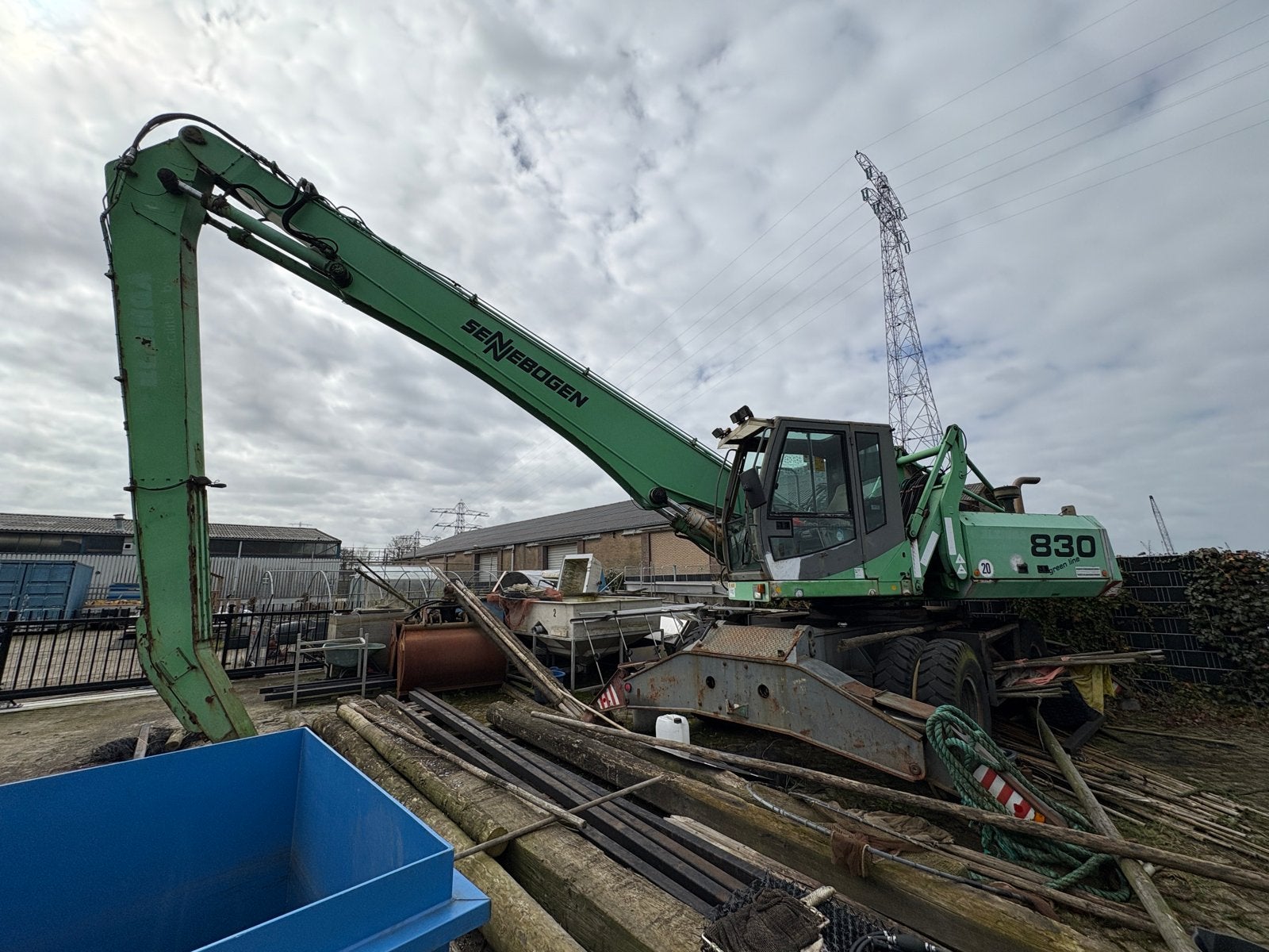 Sennebogen 830M-HD met grijper - Werkend te zien, Ophalen, Graafmachine