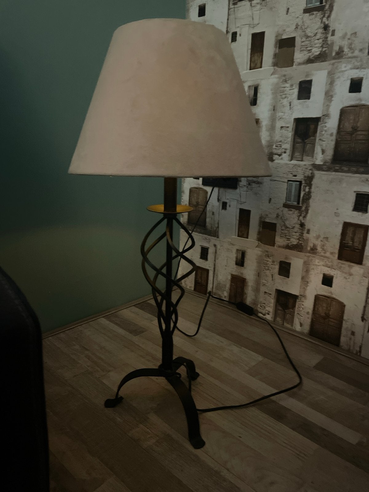Smeedijzeren Tafellamp met lichtbruine Kap, Ophalen, Industrieel
