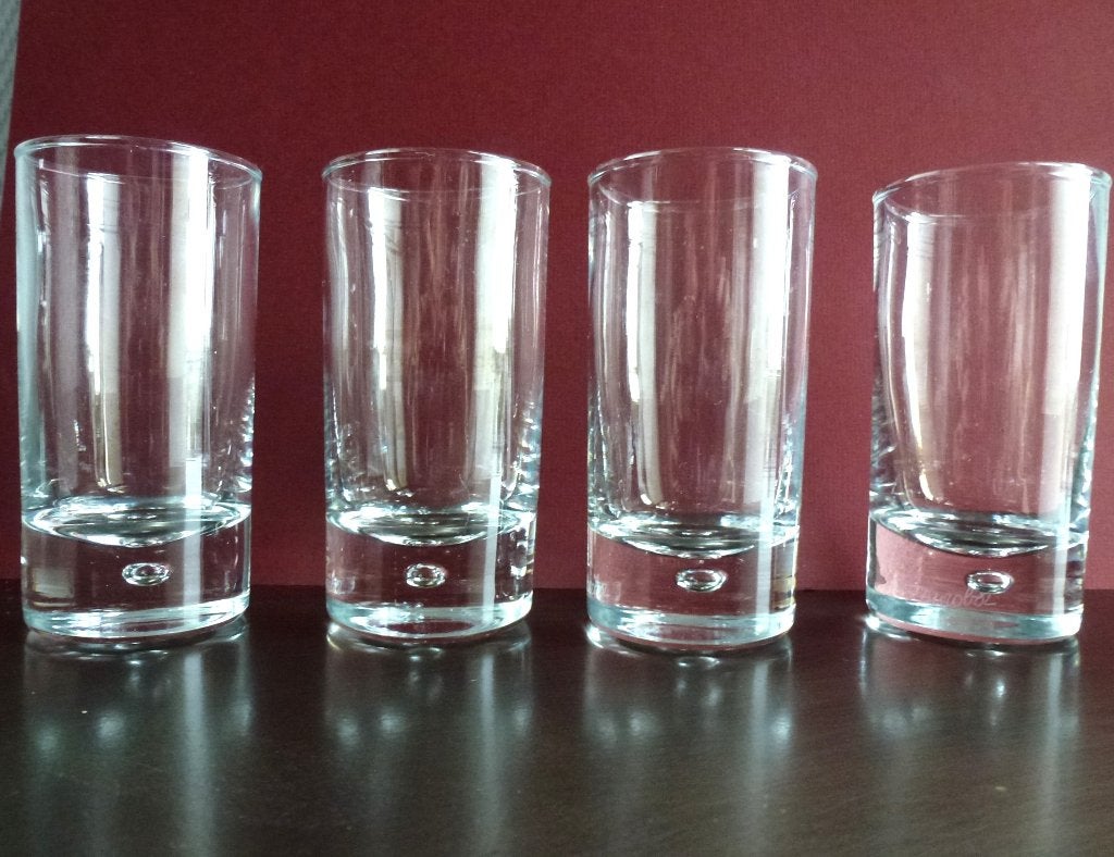 4 glazen shot / borrelglaasjes mooie bel in perfecte staat, Verzamelen, Glas en Borrelglaasjes, Ophalen of Verzenden, Zo goed als nieuw