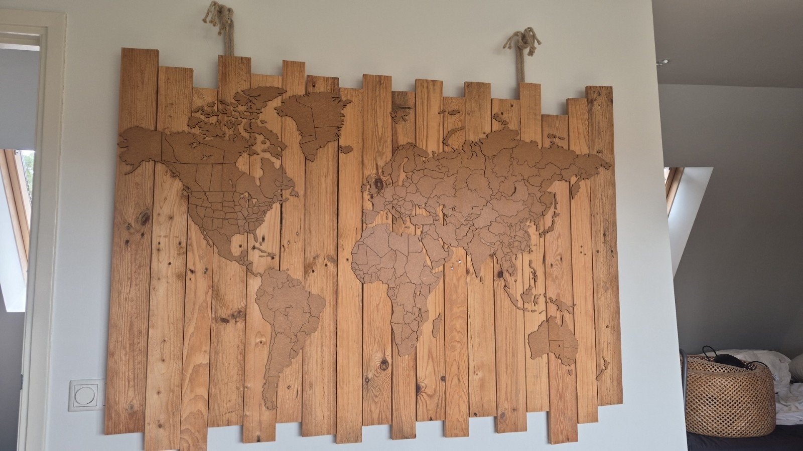 houten wereldkaart, Ophalen