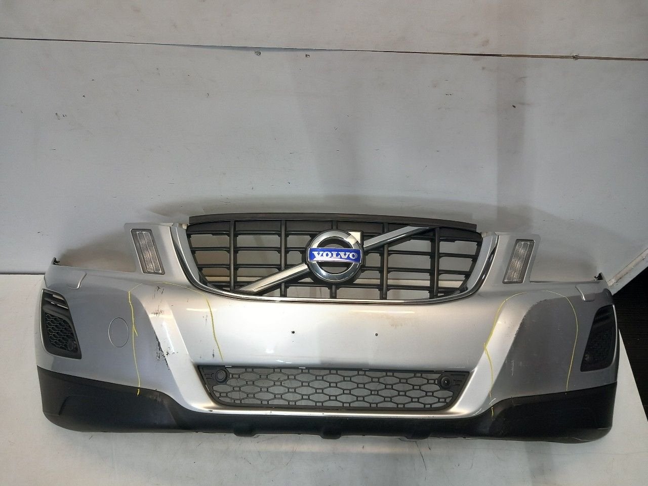 Bumper voor Volvo XC60, Onderdelen@venauto.nl, Van der Ven Autorecycling B.V., Gebruikt, Ettenseweg 76, 4706 PB Roosendaal, The Netherlands