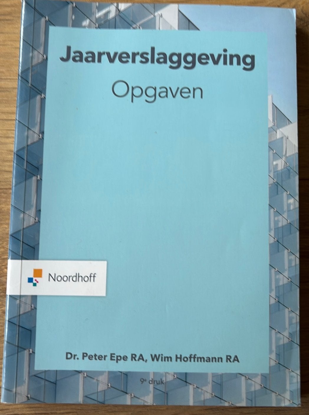 Studieboek Jaarverslaggeving Opgaven, Epe en Hoffmann, Ophalen of Verzenden, Gelezen