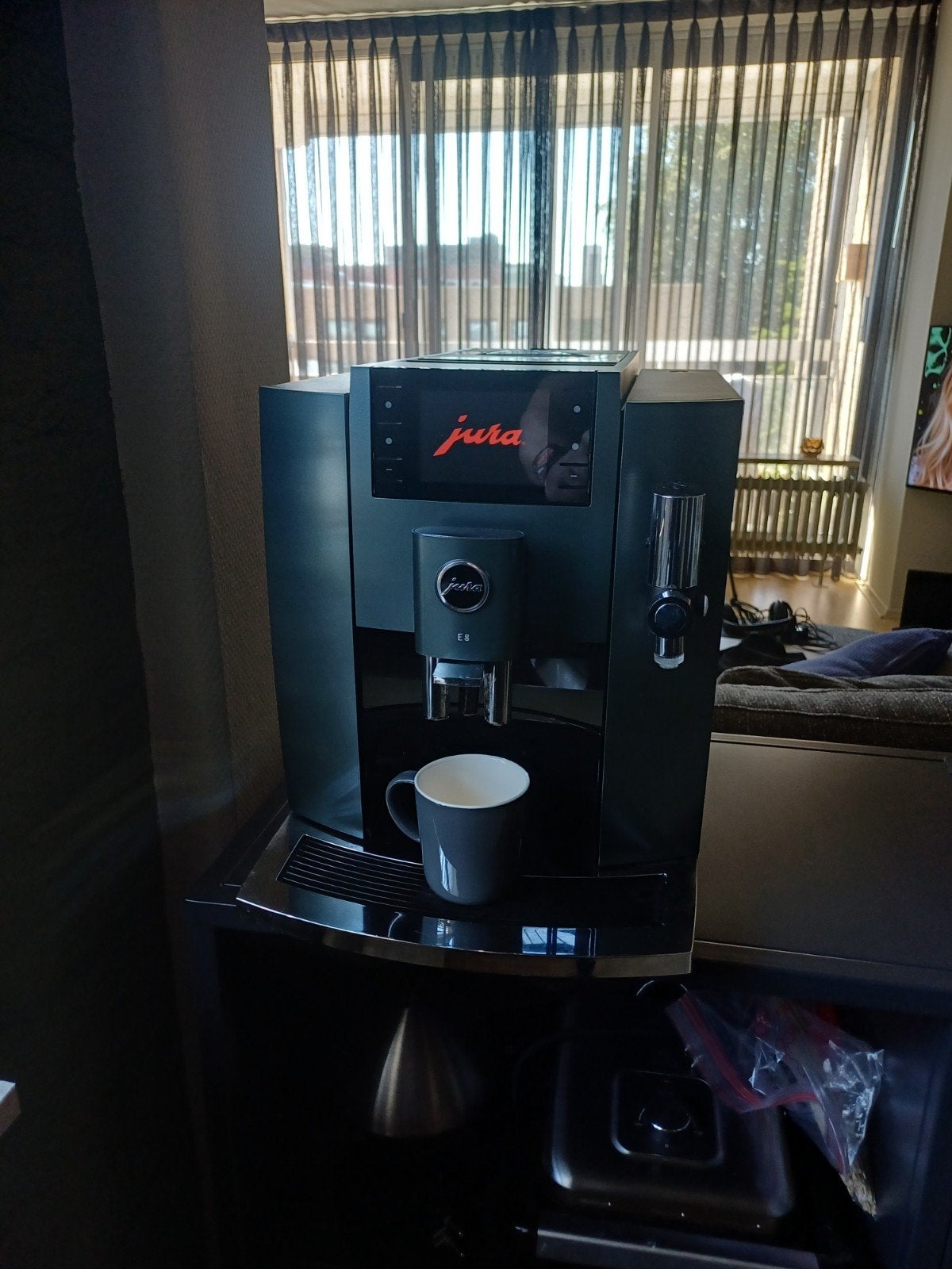 Jura E8 Koffiemachine - Zo goed als nieuw, Ophalen, Afneembaar waterreservoir, Gebruikt, Gemalen koffie