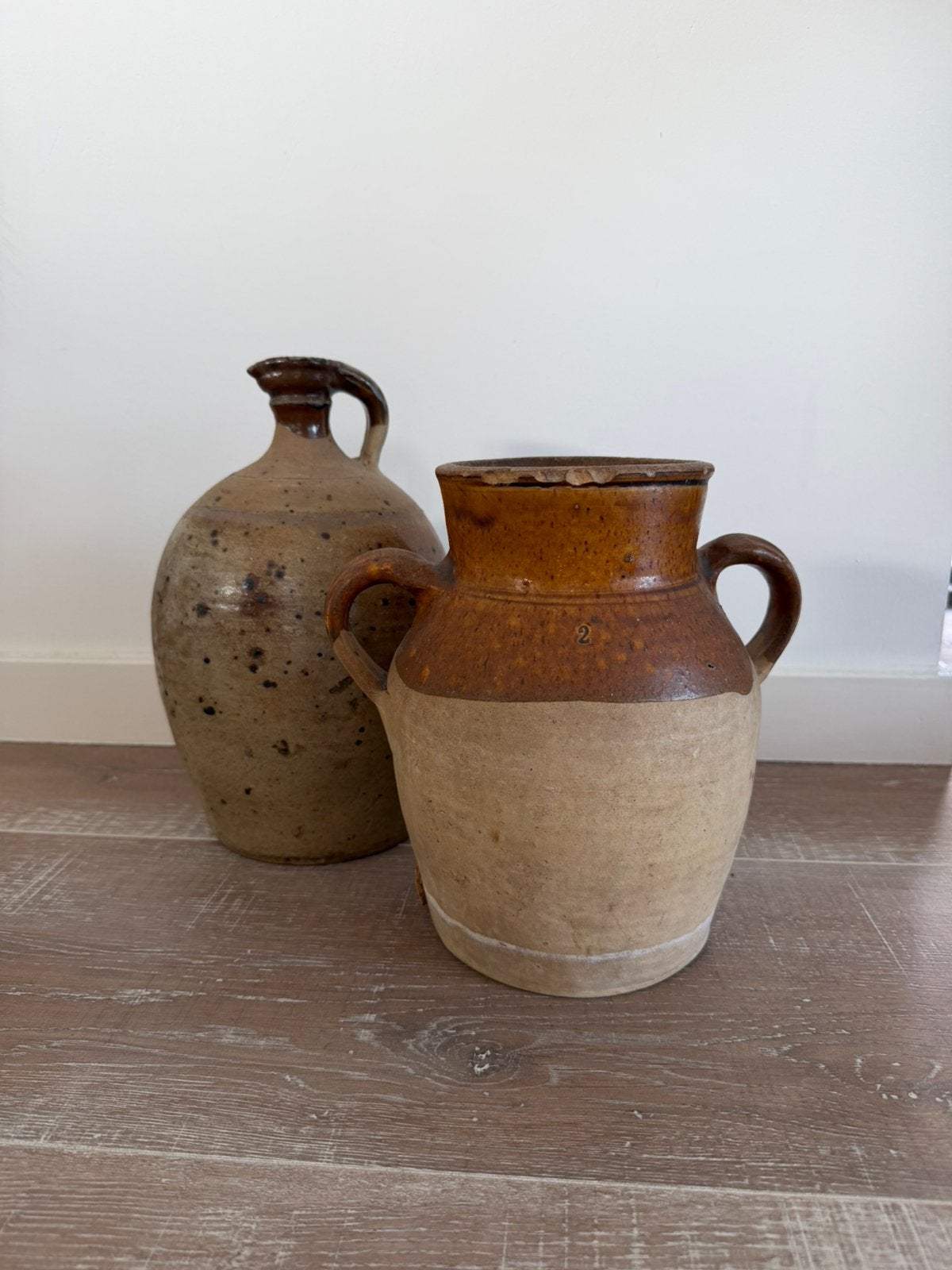 Set van 2 vintage Franse aardewerk kruiken / potten, Huis en Inrichting, Woonaccessoires | Vazen, Ophalen of Verzenden, Zo goed als nieuw