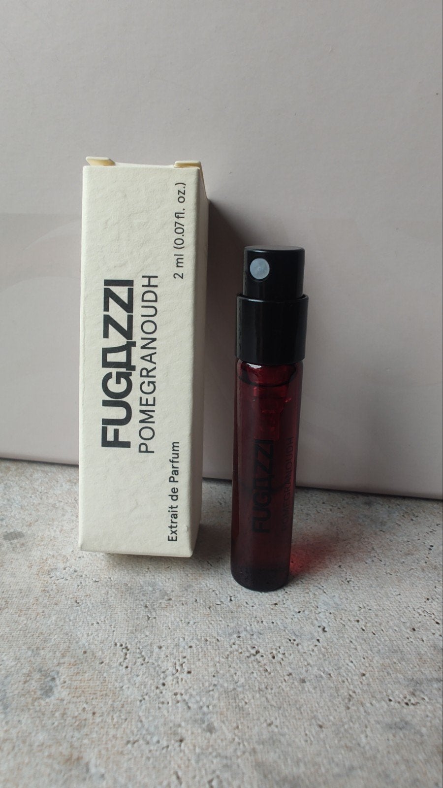 Fugazzi Pomegranoudh Extrait de Parfum 2 ml, Sieraden, Tassen en Uiterlijk, Uiterlijk | Parfum, Ophalen of Verzenden, Zo goed als nieuw