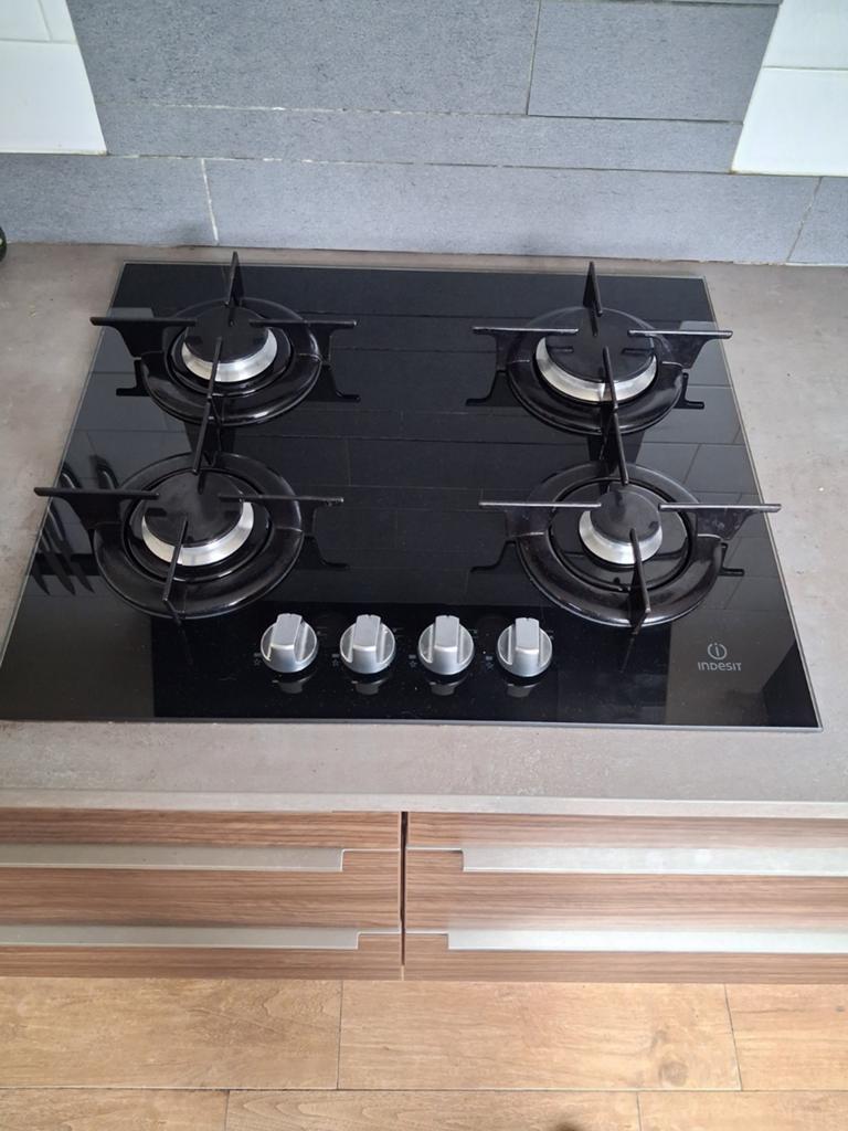 Indesit gaskookplaat 4-pits, zwart glas, Gebruikt, Inbouw, Gas, 4 kookzones
