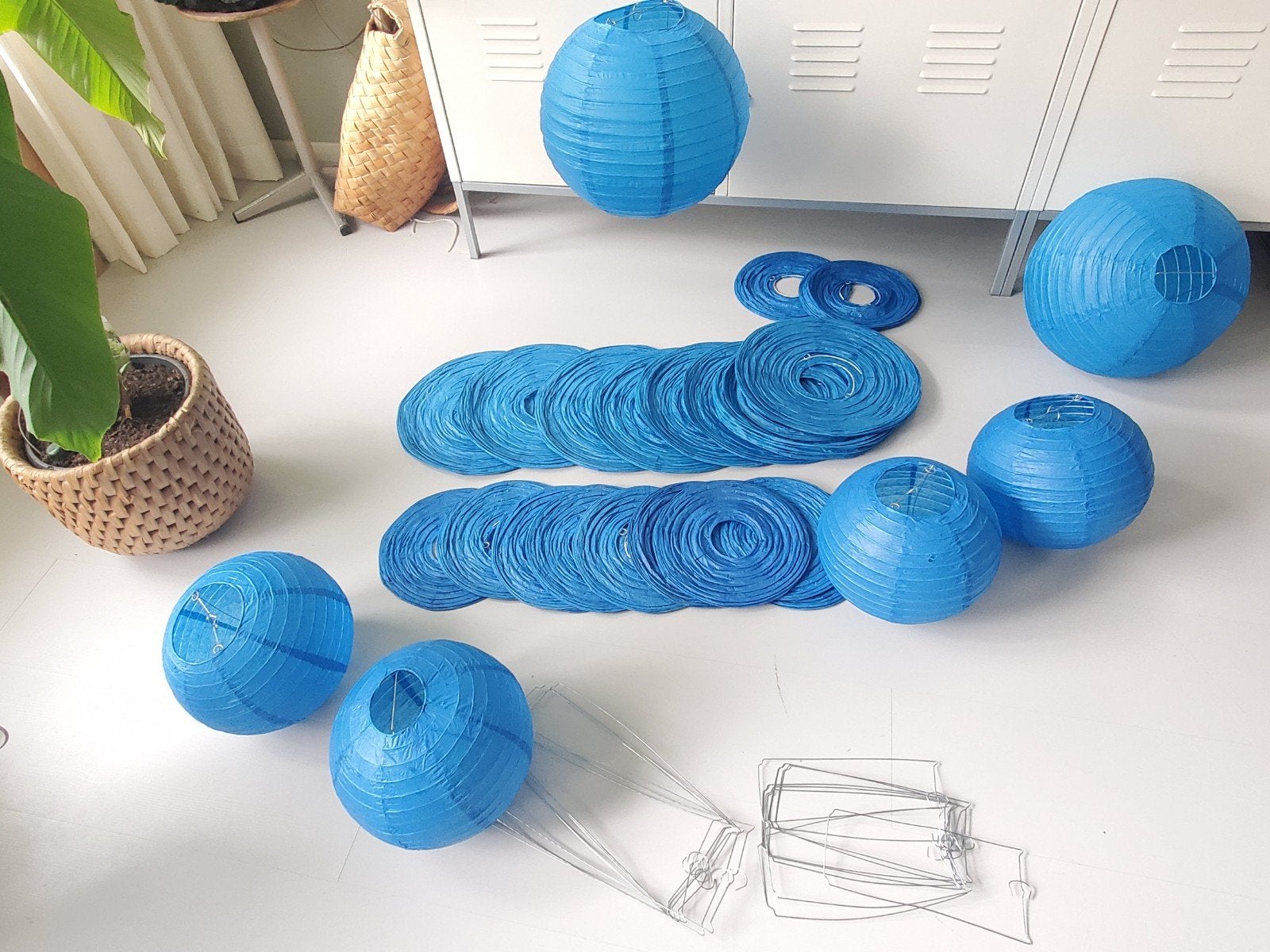 Blauwe papieren lampionnen set - 26 stuks, Ophalen of Verzenden, Gebruikt, Versiering, Verjaardag