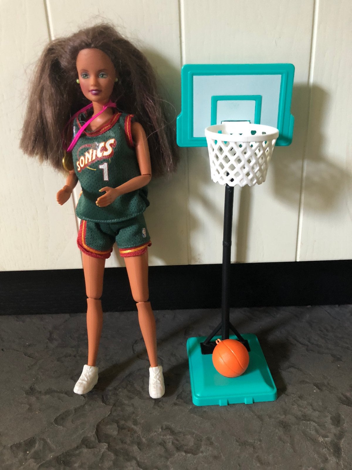 Barbie made to move basketbal celtics NBA mattel., Ophalen, Zo goed als nieuw, Fashion Doll