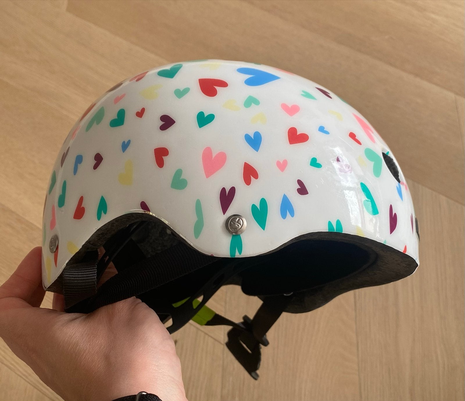 Nutcase baby nutty babyfietshelm met hartjespatroon, Fietsen en Brommers, Fietsaccessoires | Fietshelmen, Ophalen of Verzenden
