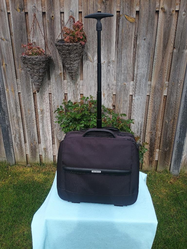 Te koop nagenoeg nieuw Samsonite laptop trolley, Ophalen of Verzenden, 17 inch of meer, Zo goed als nieuw, Trolleytas
