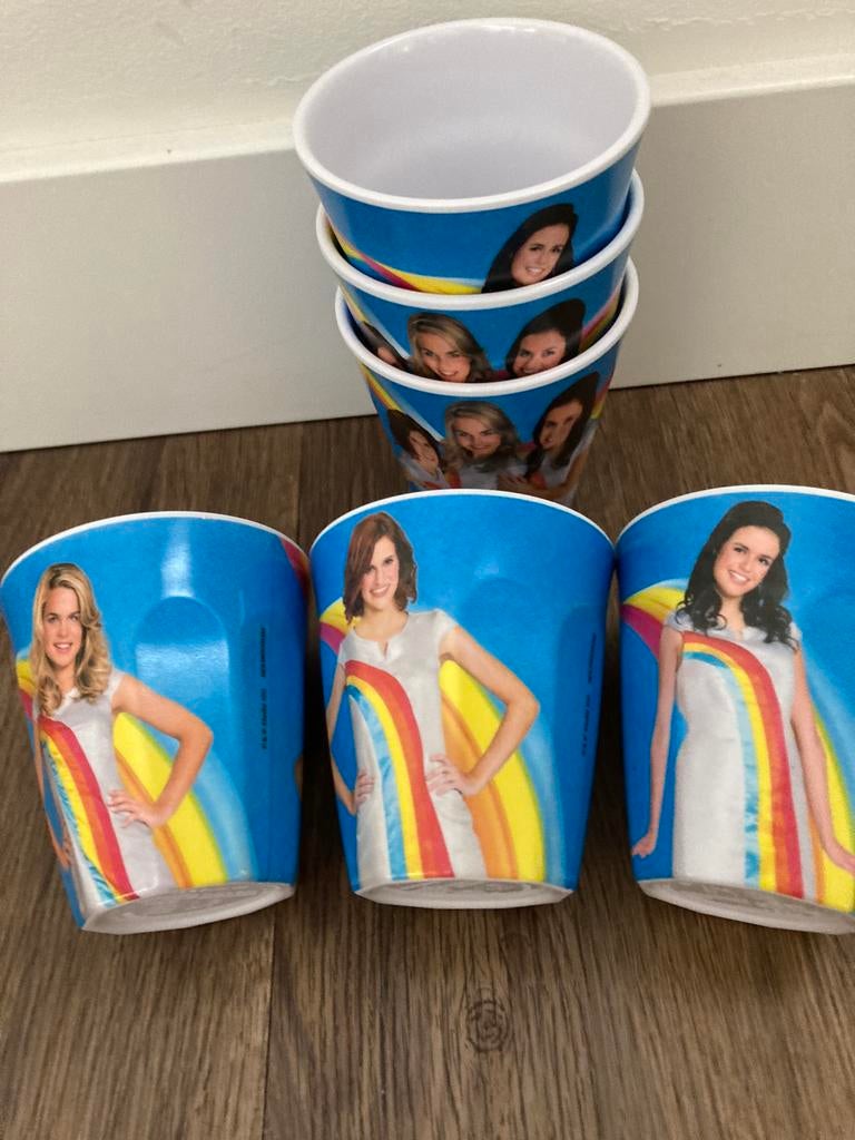 Leuke set van 6 K3 bekertjes!, Ophalen of Verzenden, Zo goed als nieuw, Overige stijlen, Kop(pen) en/of Schotel(s)