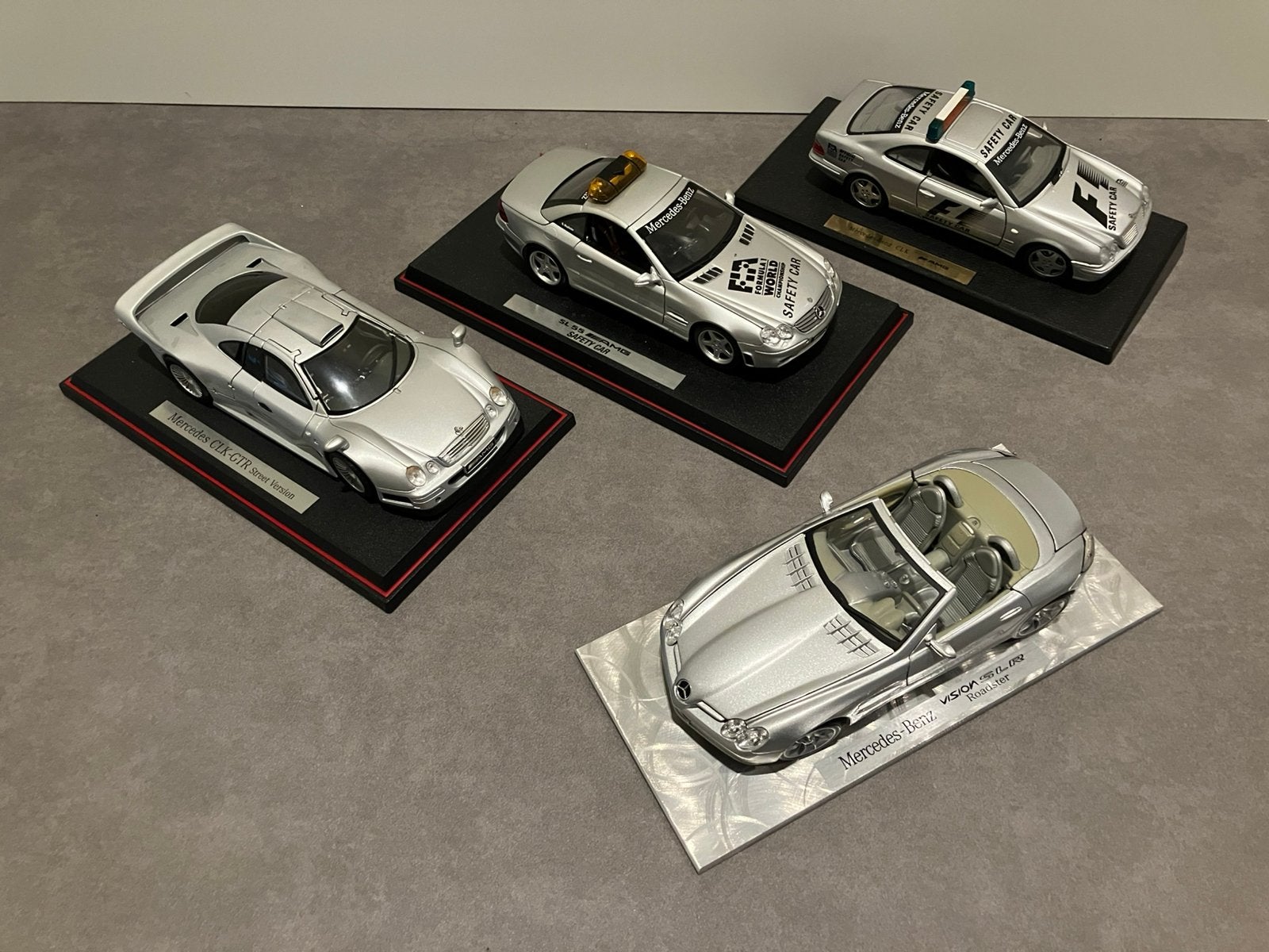 Mercedes modellen 1:18, Ophalen, Zo goed als nieuw, Auto