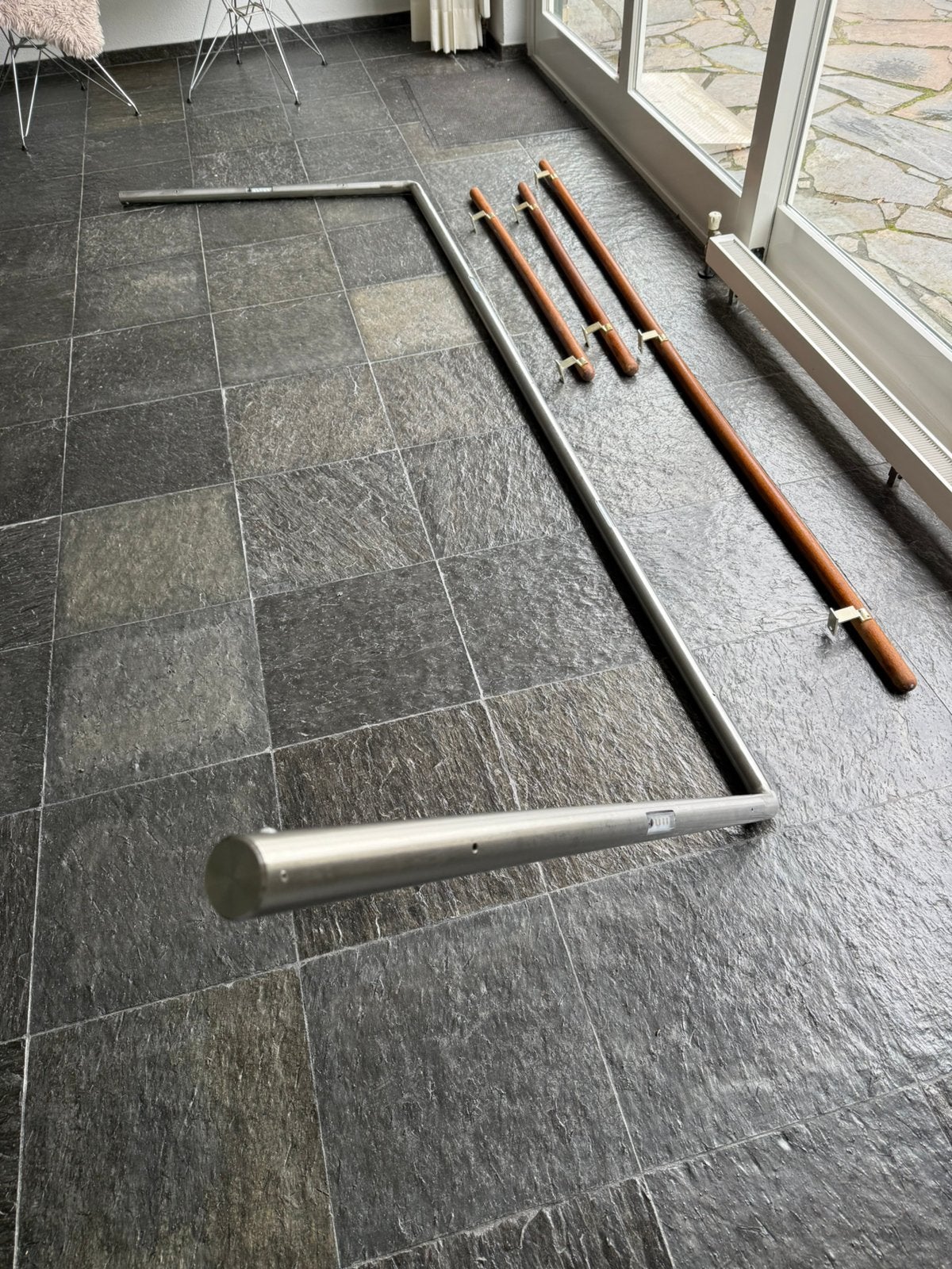 Houten en aluminium trapleuningen, Ophalen, Minder dan 25 mm, Zo goed als nieuw, Pallet