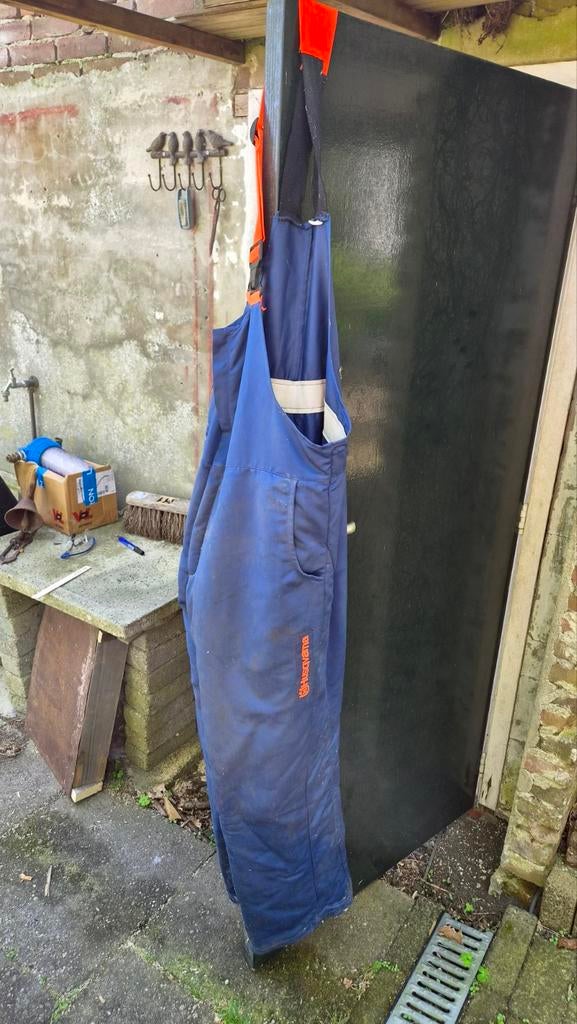 Husqvarna kettingzaag broek - Veiligheid en comfort, Tuin en Terras, Werkkleding, Gebruikt, Heren, Broek, Ophalen of Verzenden