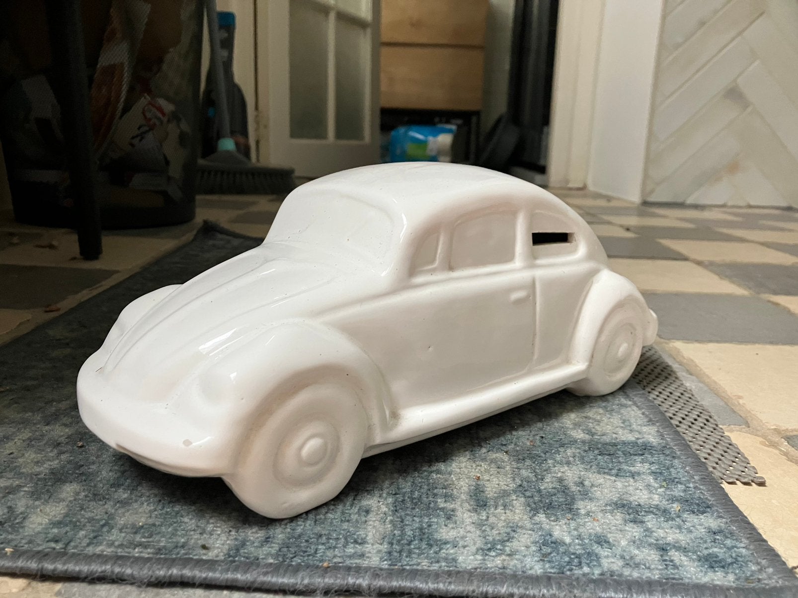 Grote spaarpot van een Volkswagen Kever, Ophalen of Verzenden, Zo goed als nieuw, Steen, Aardewerk of Keramiek, Vervoermiddel