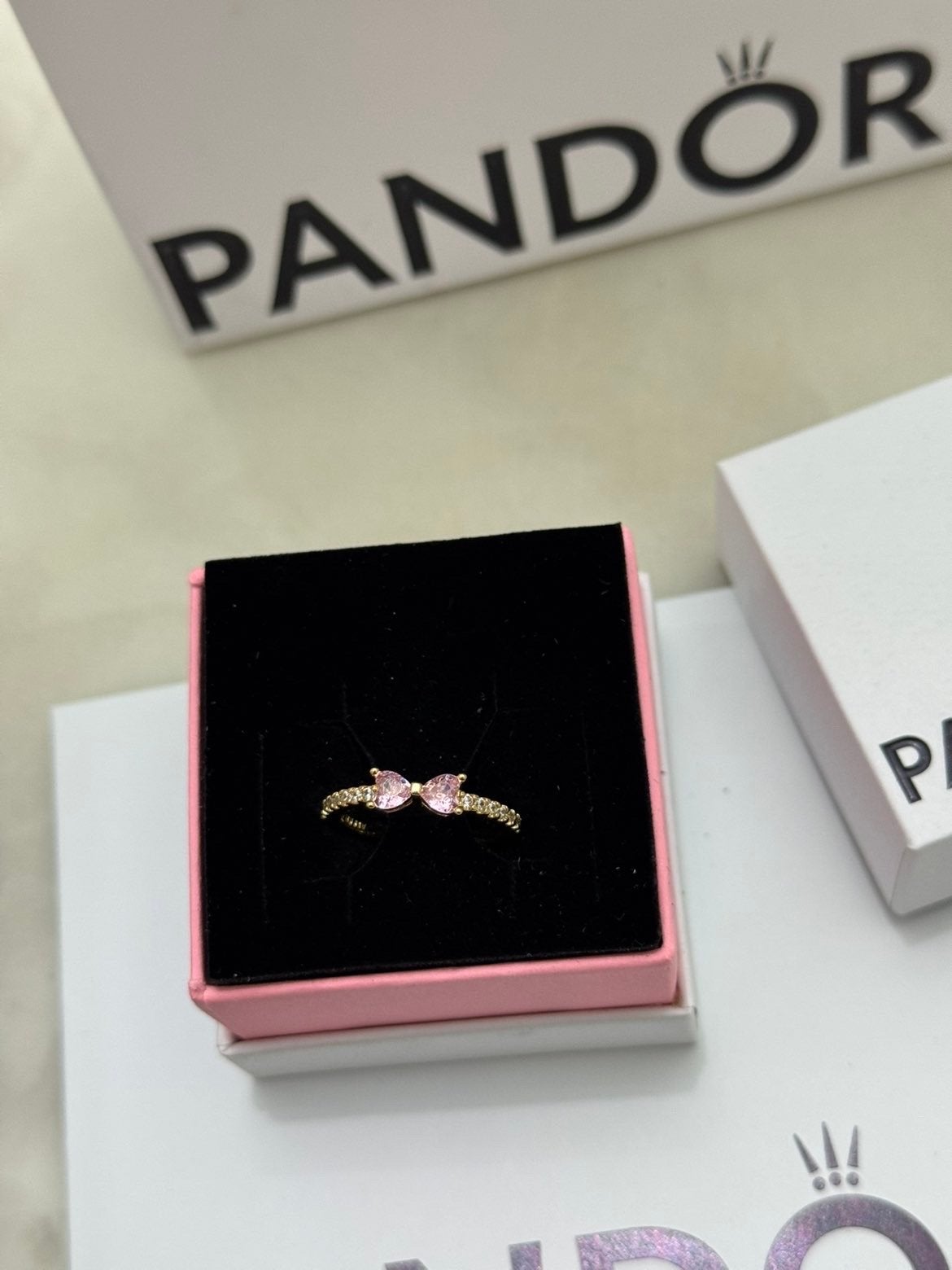 Pandora ring met roze strik en steentjes - Nieuw, Sieraden, Tassen en Uiterlijk, Met kristal, Nieuw, Ophalen of Verzenden, 17 tot 18