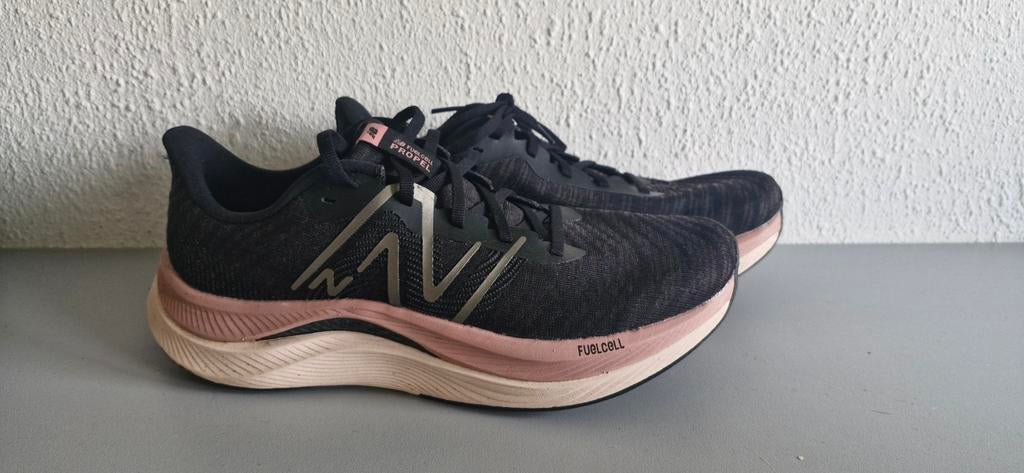 Dames New Balance Fuel Cell Propel v4, Overige merken, Hardloopschoenen, Ophalen of Verzenden, Zo goed als nieuw