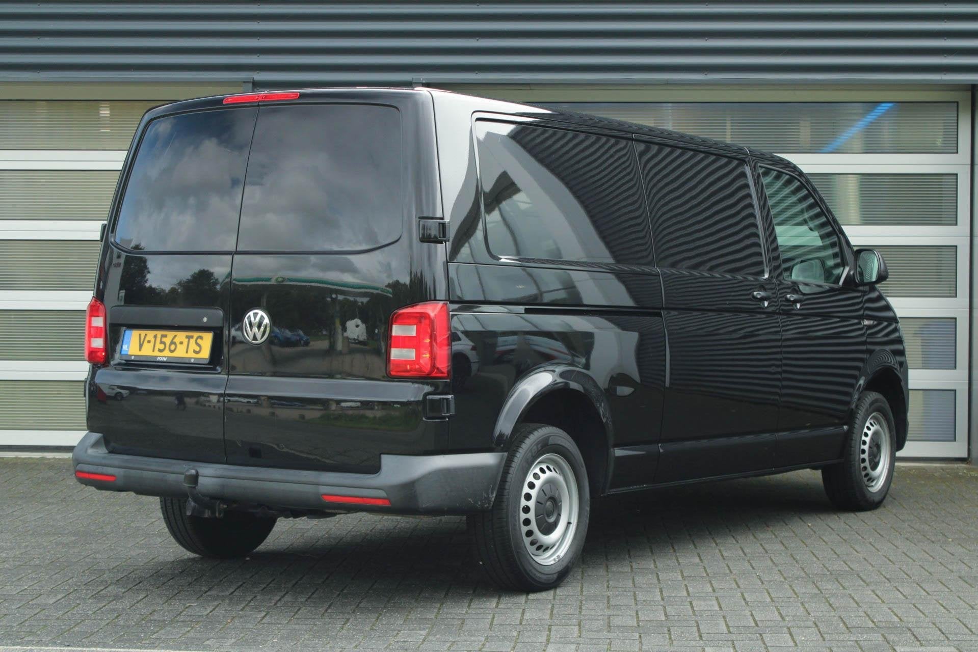 Volkswagen Transporter 2.0 TDI 102pk L2H1 | Trekhaak | Cruis, Auto's, Voorwielaandrijving, 12 maanden, Stof, Gebruikt