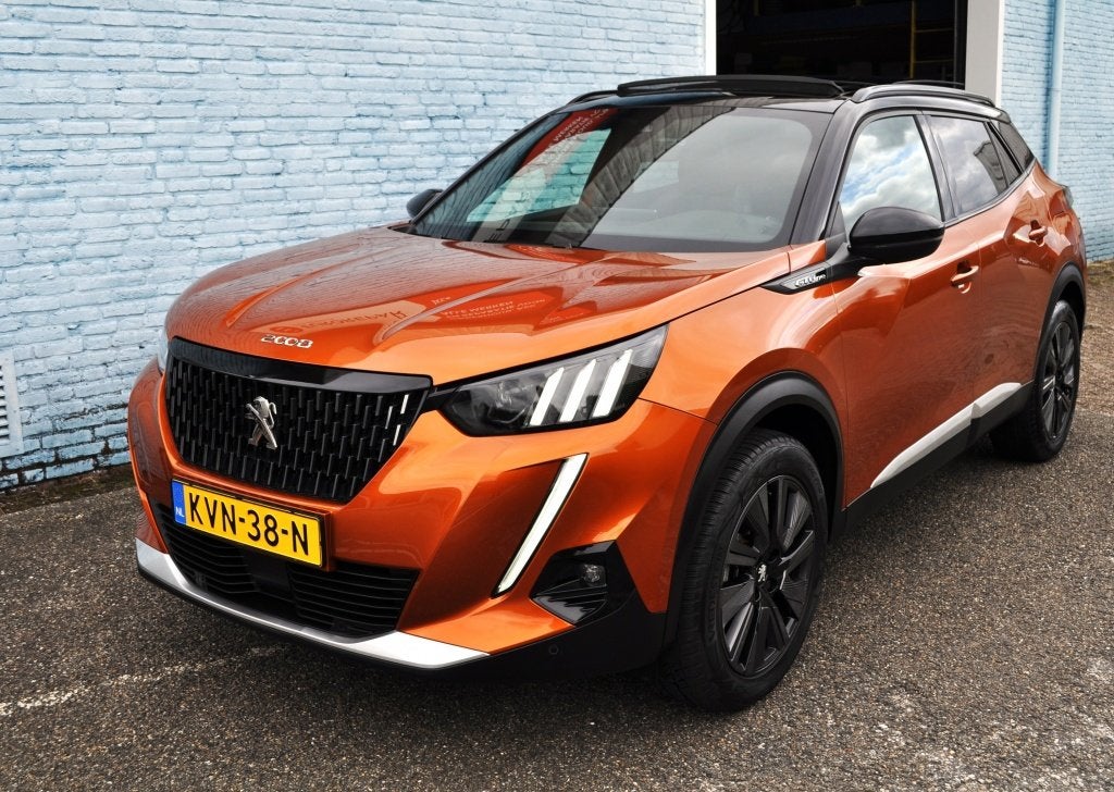 Peugeot 2008 1.2 GT-Aut. pano nav mlv key-less (bj 2020), 12 maanden, Gebruikt, Euro 6, Leder en Stof