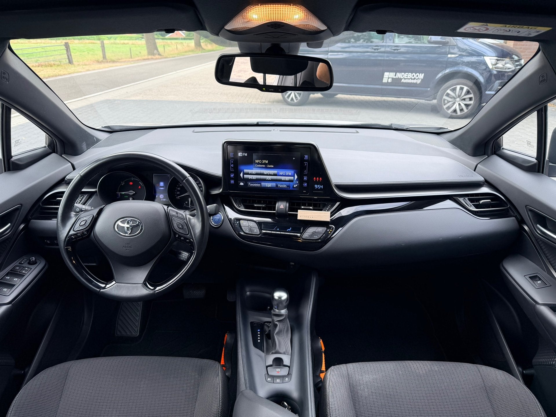 Toyota C-HR 1.8 Hybrid Dynamic Achteruitrij Camera / ACC / T, Stof, 98 pk, 26 km/l, Hybride Elektrisch/Benzine