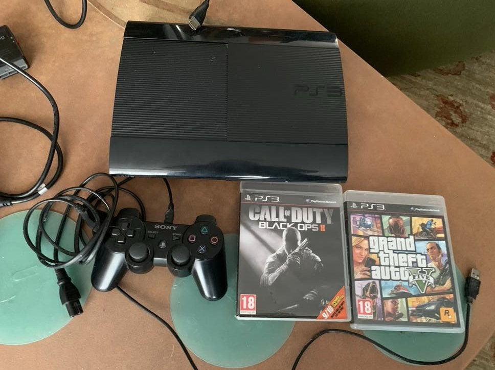 PlayStation 3 met 2 spellen en controller, Spelcomputers en Games, Spelcomputers | Sony PlayStation 3, Gebruikt, Ophalen of Verzenden