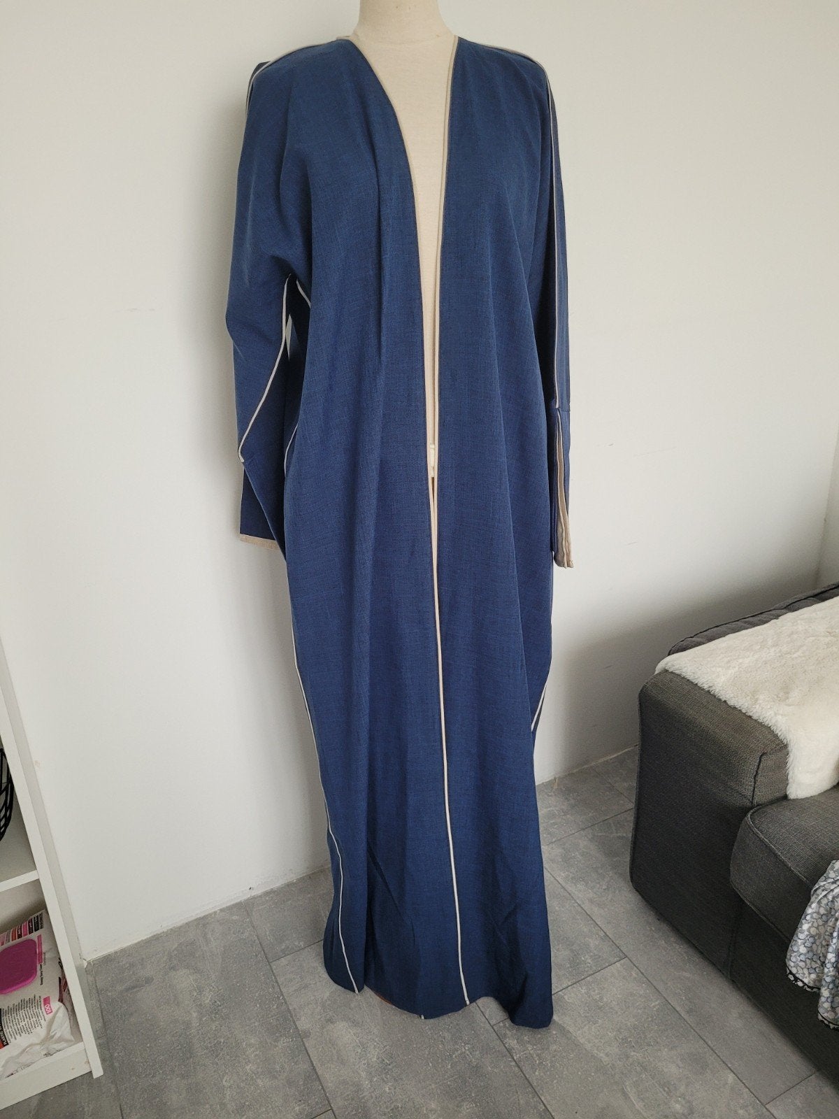 Mooie blauwe abaya met beige details. Een maat, Ophalen of Verzenden, Nieuw, Blauw, Onder de knie