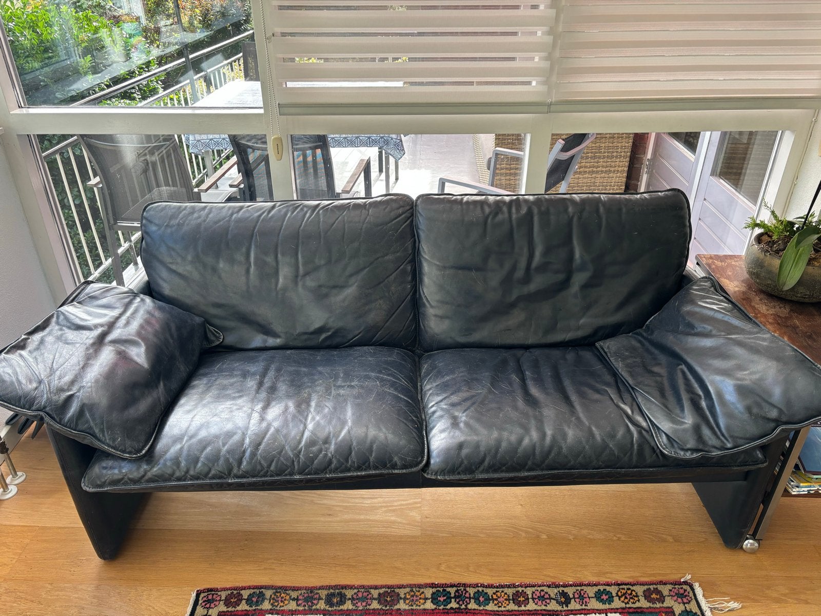 Donkerblauwe leren Leolux bank - 2-zits, Ophalen, Gebruikt, 150 tot 200 cm, Tweepersoons