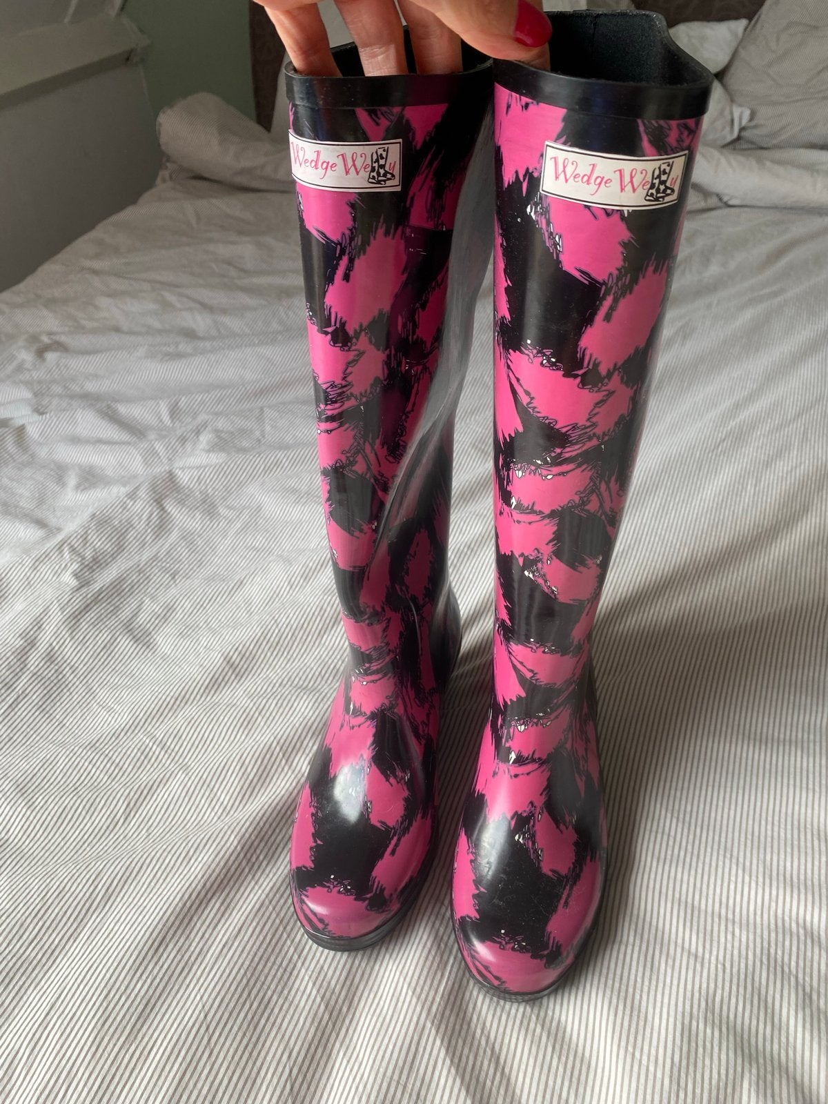 Nieuwe WedgeWelly regenlaarzen - Roze/Zwart, Maat 37, Kleding | Dames, Ophalen of Verzenden, Nieuw, Roze, Regenlaarzen