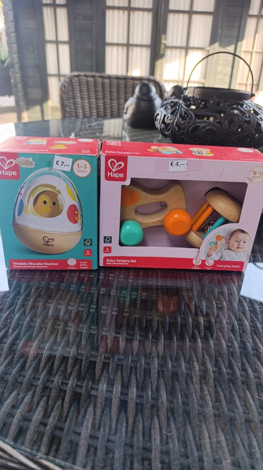 Hape Baby Sensory Set & Wobble Wonder Stacker, Ophalen of Verzenden, Nieuw, Rammelaar, Met wieltjes