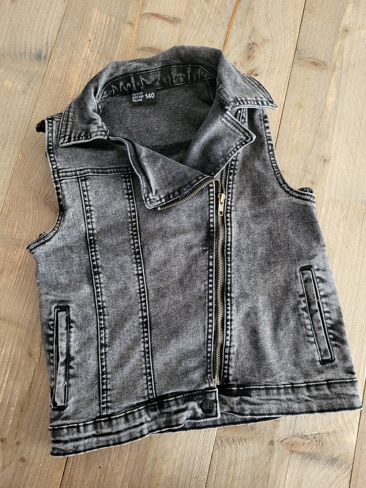 Denim gilet Dutch Dream Denim zwart/ grijs maat 140, Kinderen en Baby's, Overige typen, Ophalen of Verzenden, Zo goed als nieuw
