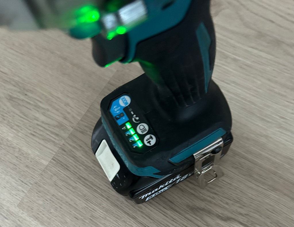 Makita slagmoer sleutel DTW 300, Ophalen of Verzenden, Zo goed als nieuw, Boor- en/of Breekhamer
