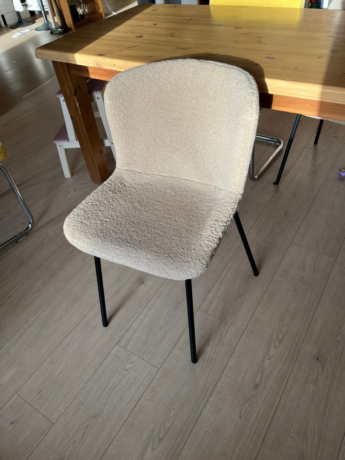Eetkamerstoelen met teddystof, Huis en Inrichting, Stoelen, Ophalen, Zo goed als nieuw, Overige kleuren, Vier