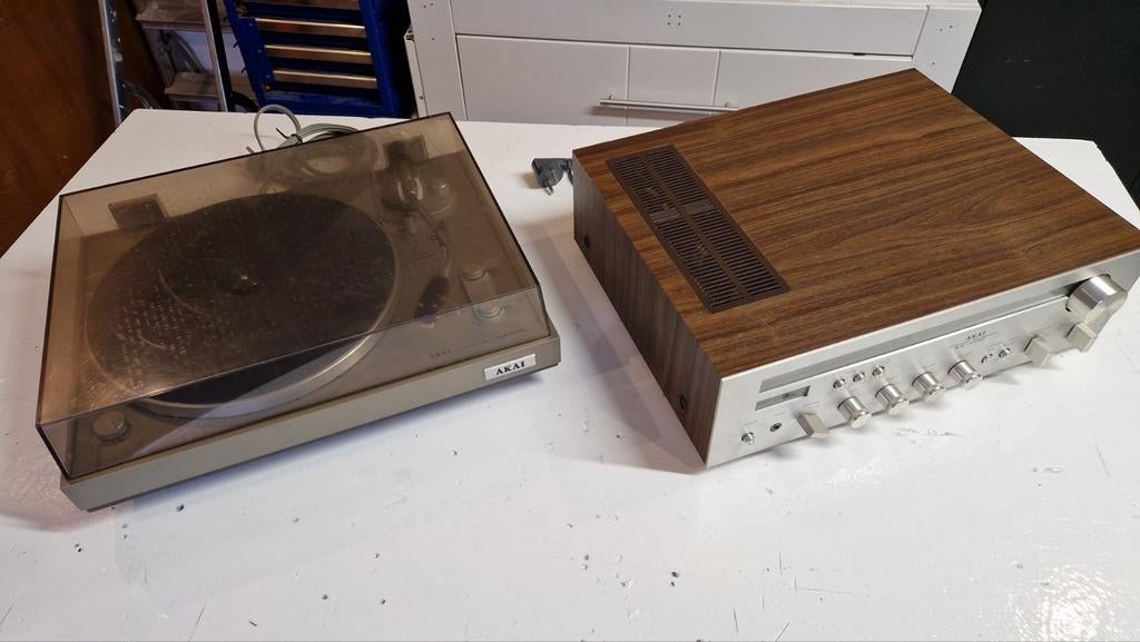 Vintage AKAI AA1020 receiver en AKAI AP-A101 platenspeler, Ophalen of Verzenden, Minder dan 60 watt, Overige merken