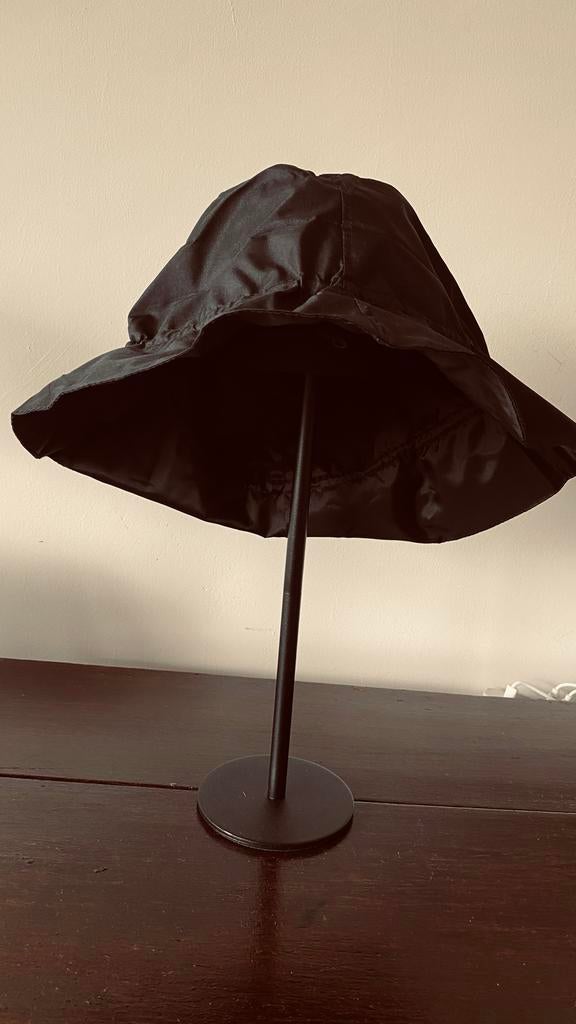 Nieuw Zwart Regenhoedje - Lichtgewicht & Verstelbaar, Kleding | Dames, Hoeden en Petten, Ophalen of Verzenden, Nieuw, One size fits all