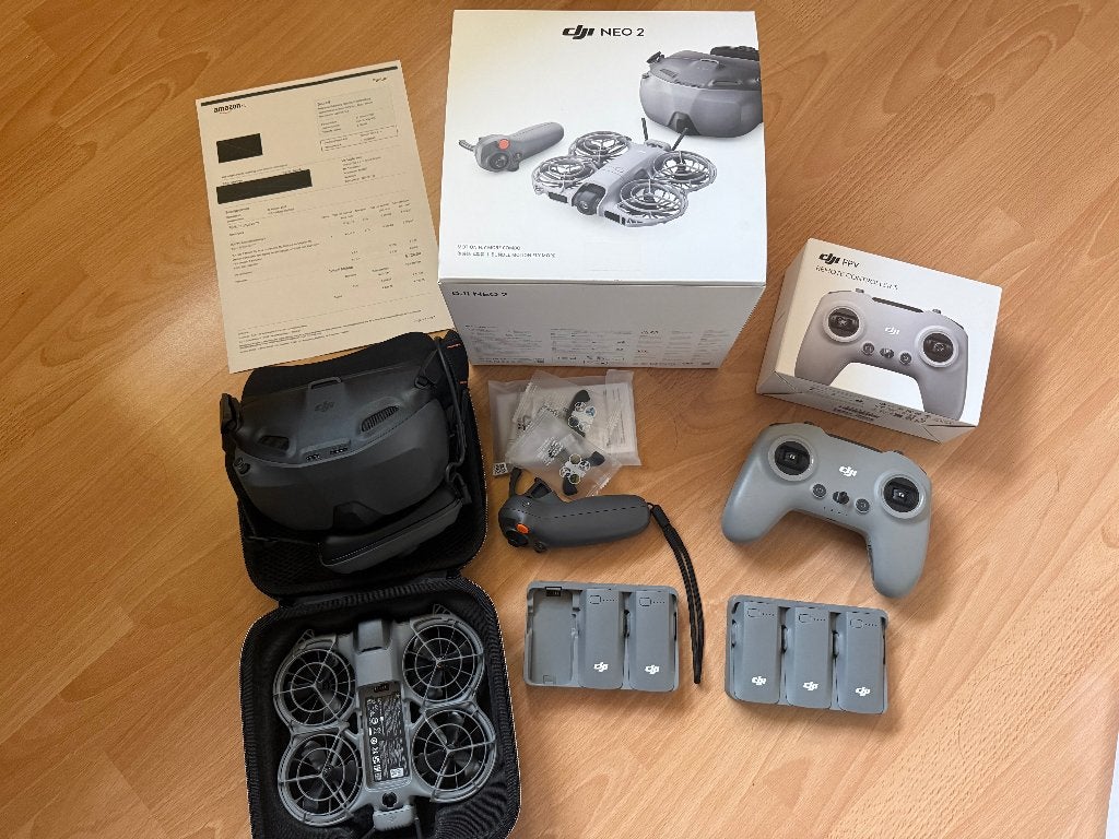 dji neo 2 fly more combo + fpv 3 controller + 5 accu + extra, Ophalen of Verzenden, Zo goed als nieuw, Cameradrone