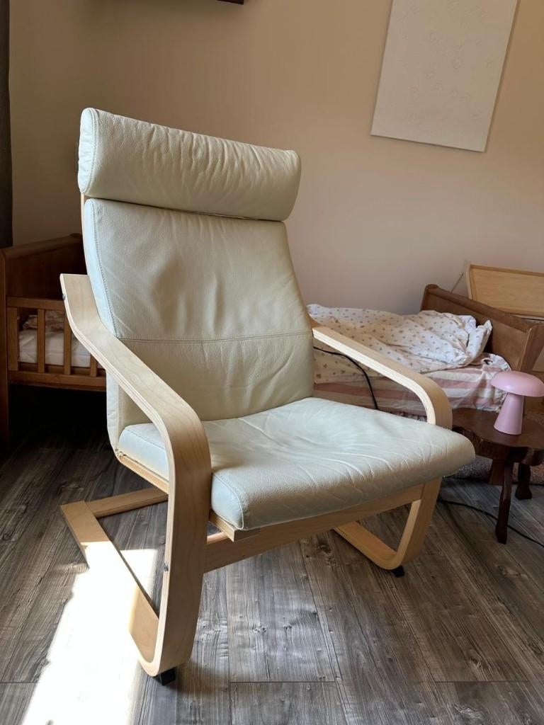 IKEA Beige leren POÄNG fauteuil en voetenbank, Huis en Inrichting, Fauteuils, Ophalen, 75 tot 100 cm, Zo goed als nieuw, Leer