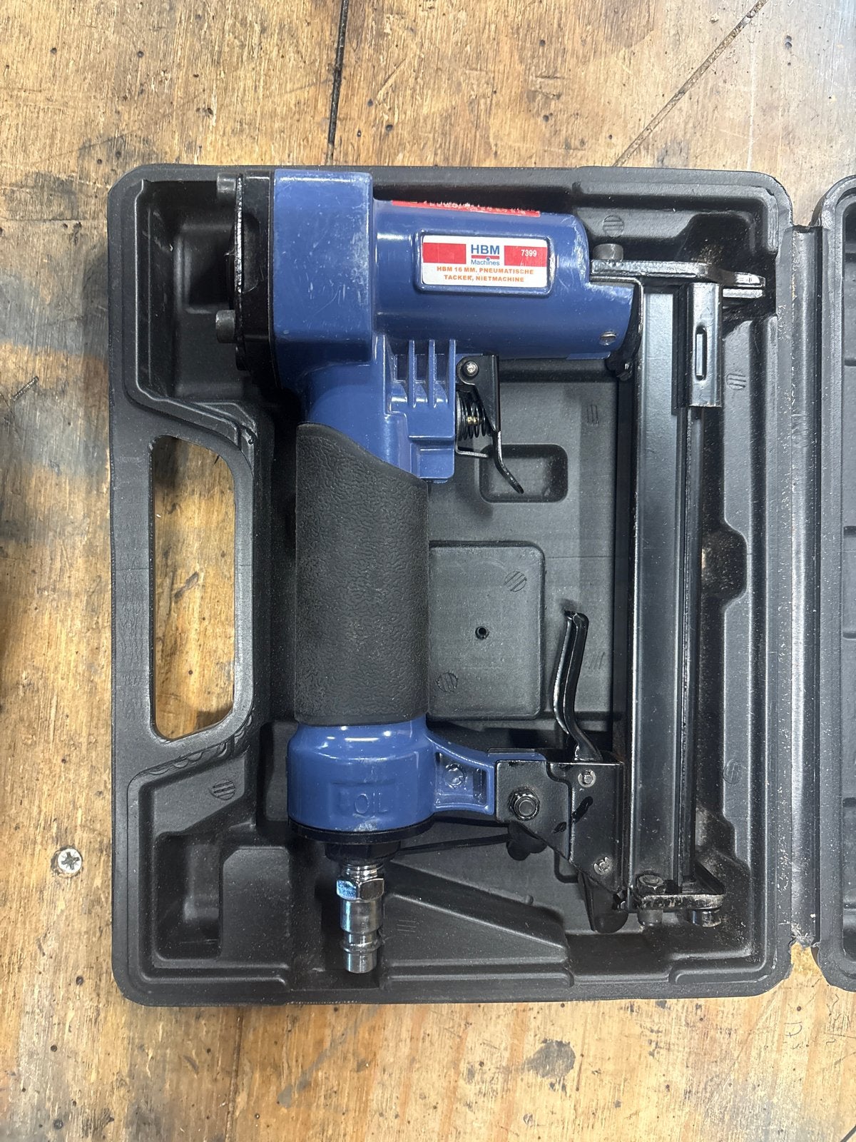 HBM 16 MM Pneumatische Tacker, Nietmachine - Zo goed als nie, Overige merken, ?, Zo goed als nieuw, Tacker/nietmachine