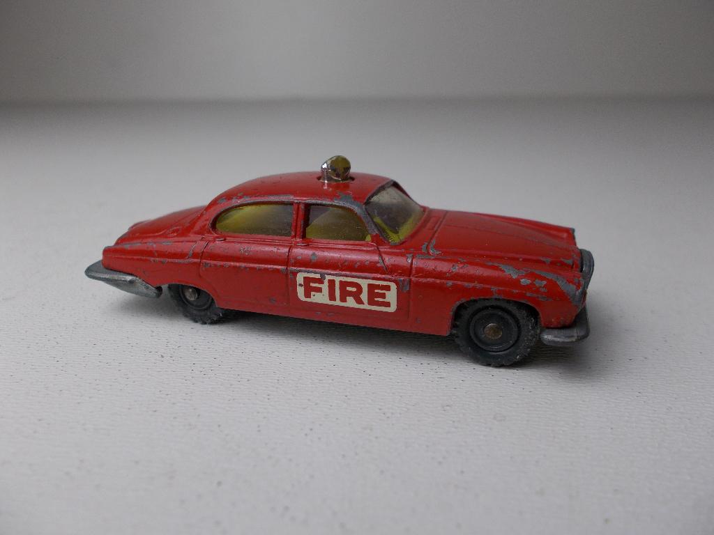 1965 Husky Models No 4 JAGUAR MK 10 FIRE CHIEF's CAR., Ophalen of Verzenden, Zo goed als nieuw, Auto, Overige merken