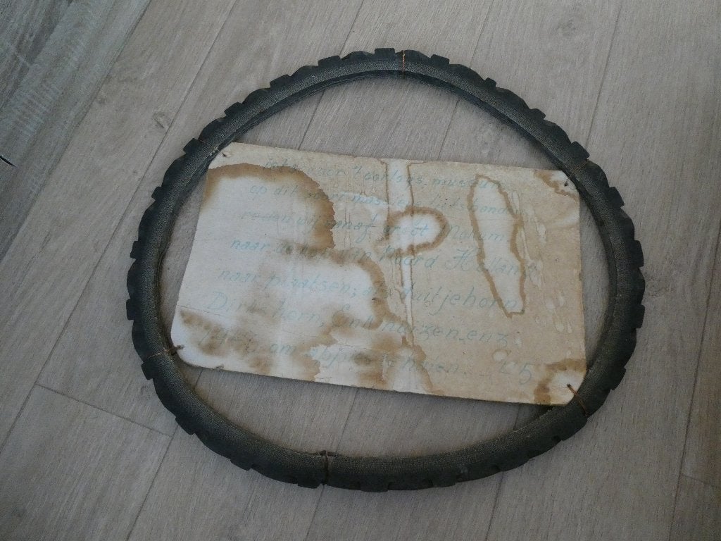 Massieve fietsband uit de hongerwinter 1944/45, Ophalen of Verzenden, Overige soorten, Nederland, Overige typen