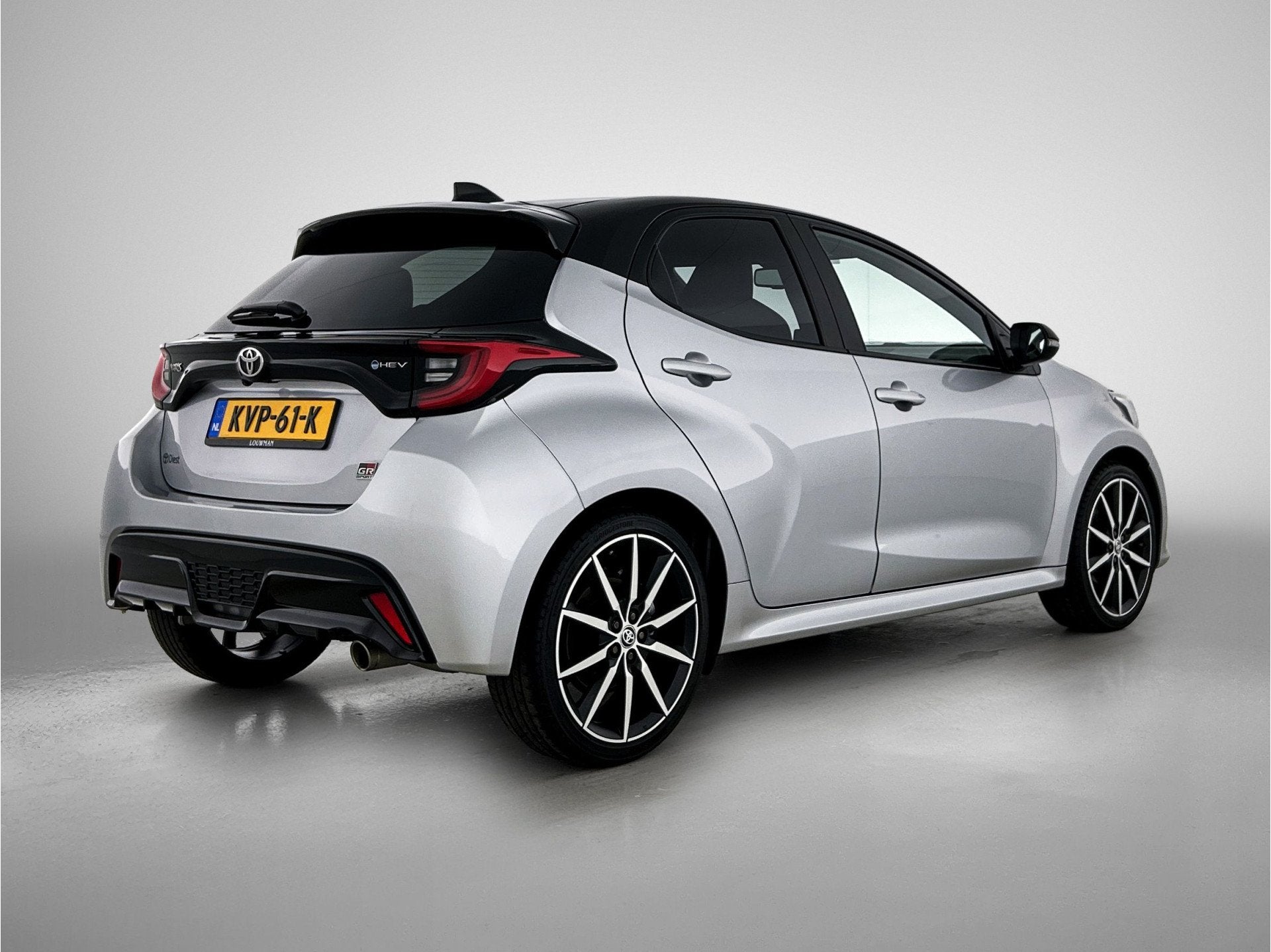 Toyota Yaris 1.5 Hybrid 130 GR Sport (bj 2025, automaat), Auto's, 12 maanden, Gebruikt, 450 kg, 23 km/l