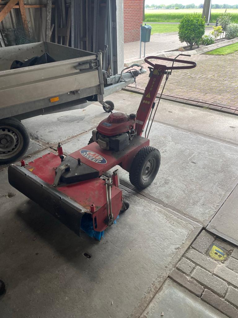 Sweep veegmachine met Honda motor, Ophalen of Verzenden, Gebruikt