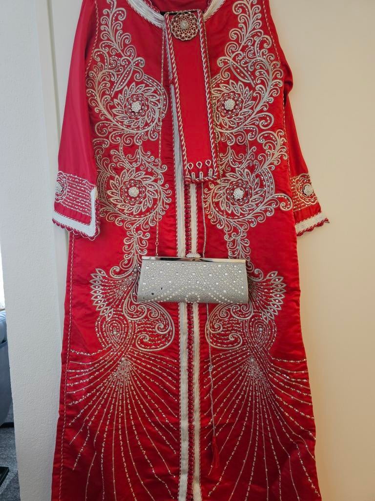 Prachtige rode Marokkaanse Kaftan met zilveren borduursels, Kleding | Dames, Gelegenheidskleding, Nieuw, Galajurk, Maat 42/44 (L)