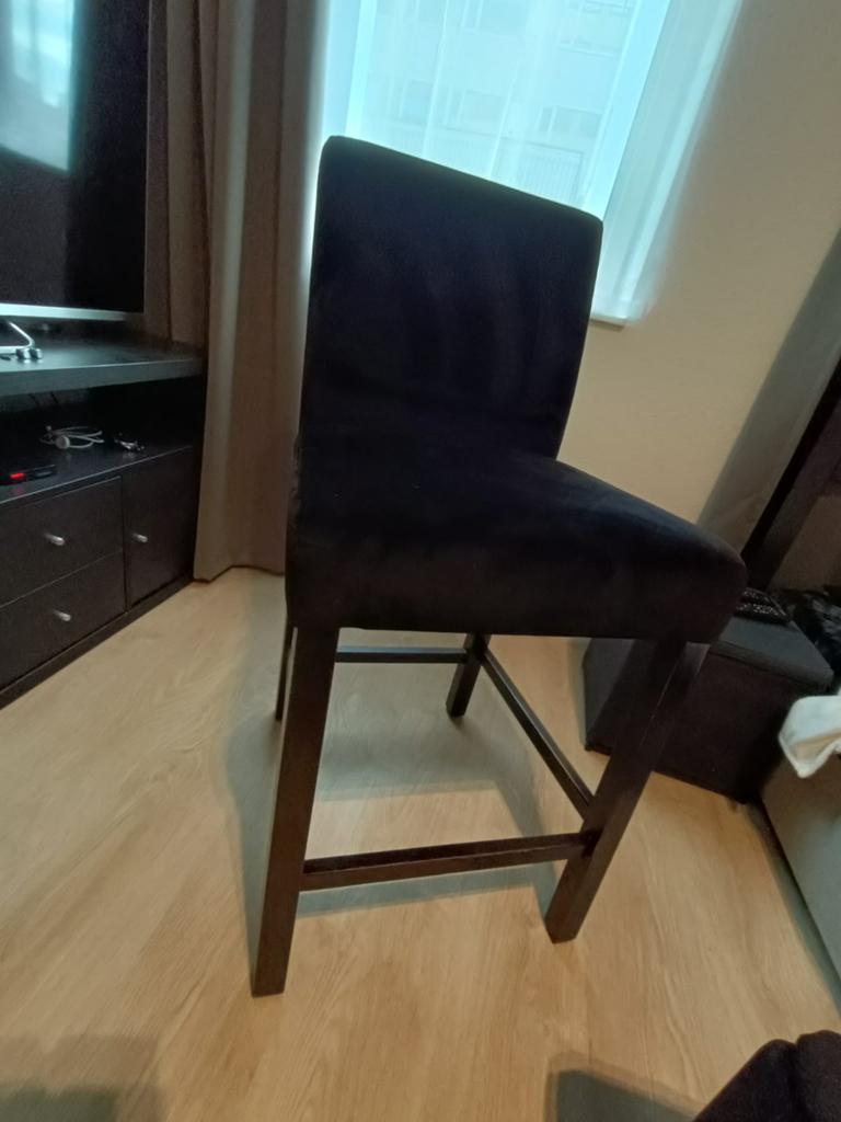 4 zwarte comfortabele barkrukken (Bergmund - Ikea), Huis en Inrichting, Barkrukken, 4 krukken, Ophalen, Gebruikt, 60 tot 90 cm