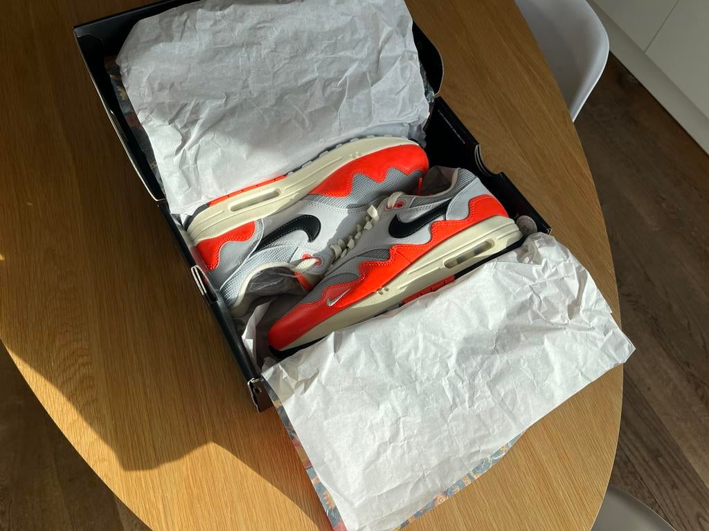 Patta Air max 1 waves: Crimson Wave, Pure platinum. Maat 42, Overige kleuren, Nieuw, Ophalen of Verzenden, Sneakers of Gympen