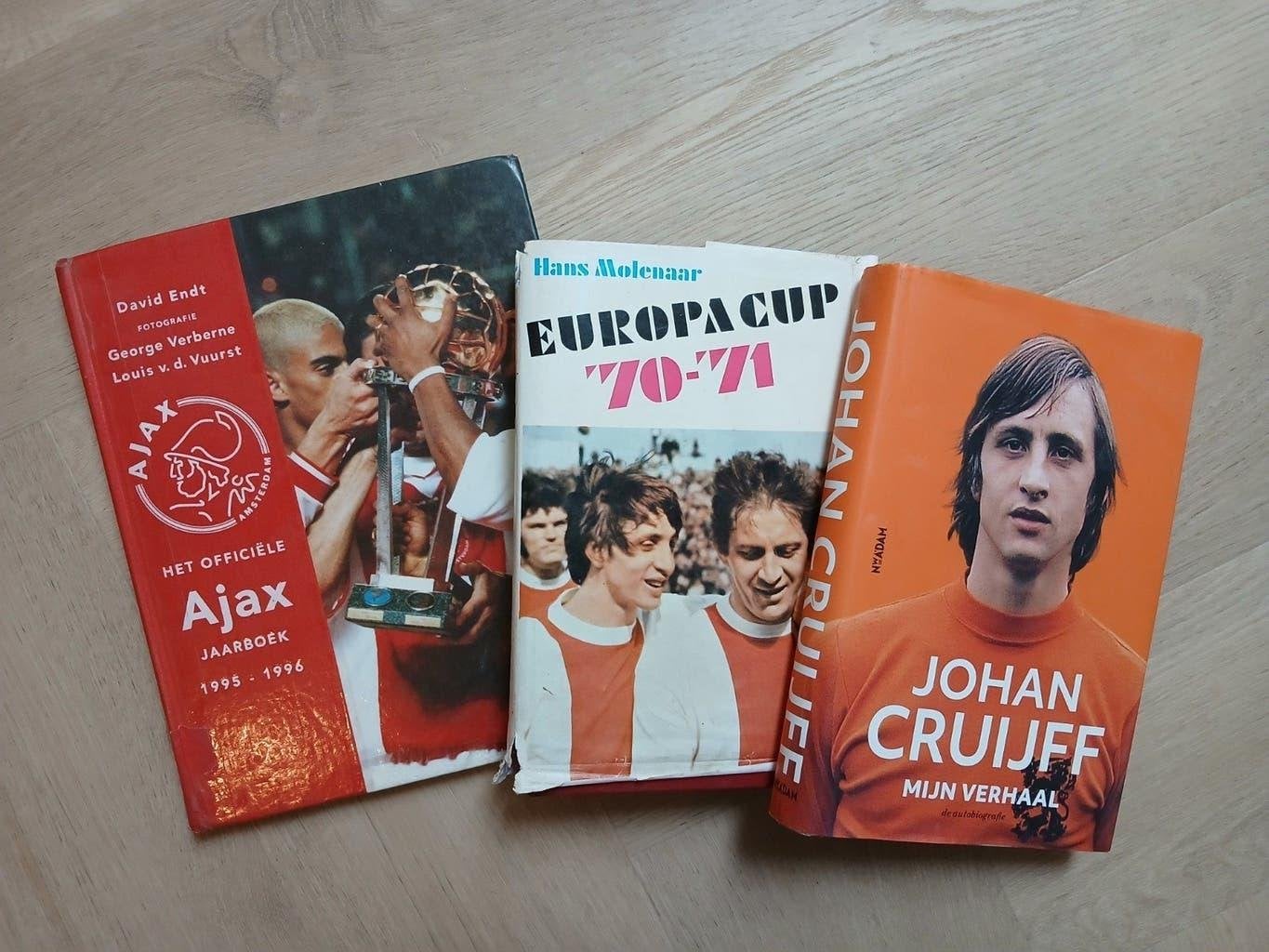 3 Voetbalboeken: Johan Cruijff, Ajax Jaarboek, Europa Cup, Ophalen of Verzenden, Gelezen, Johan Cruijff, David Endt, Hans Molenaar