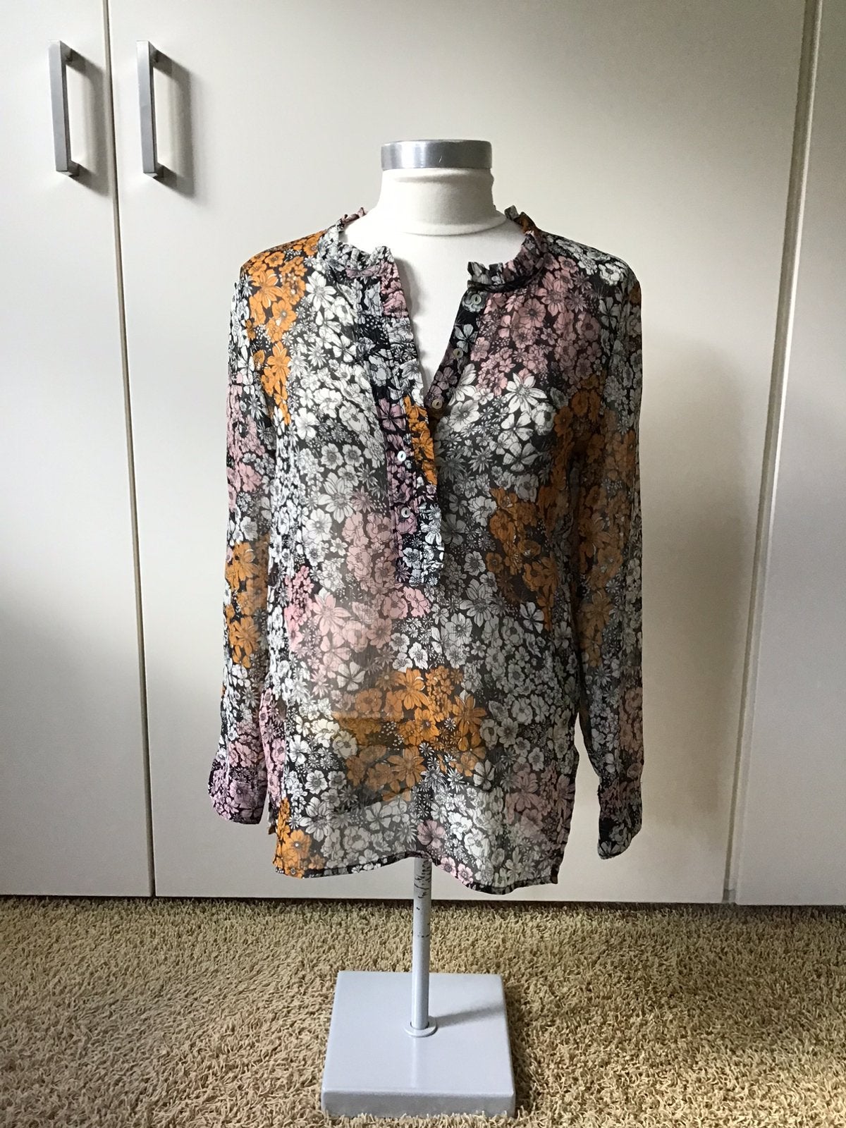 Gekleurde blouse. Merk H&M / Hennes en Mauritz. Maat 36., Verzenden, Gedragen, Maat 36 (S), Zwart