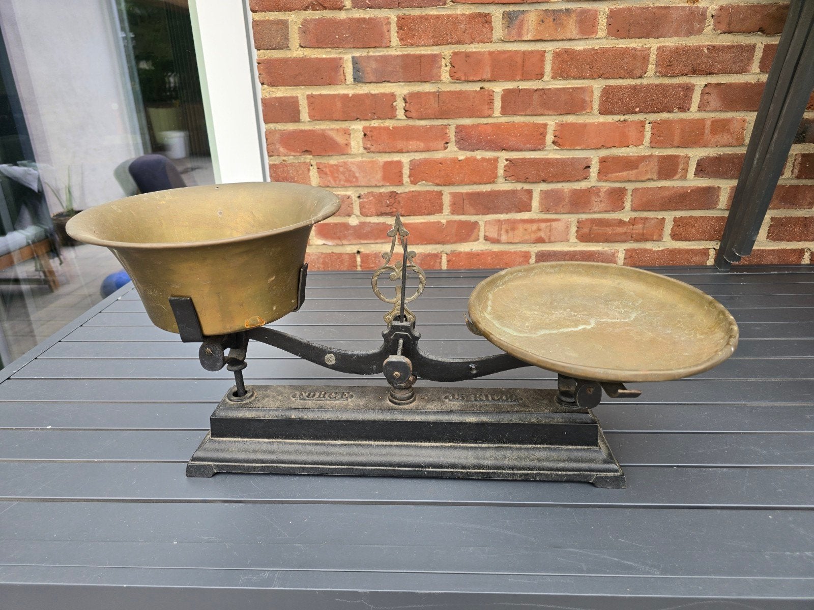 Antieke Weegschaal met Bronzen Schalen - Decoratief, Antiek en Kunst, Ophalen of Verzenden
