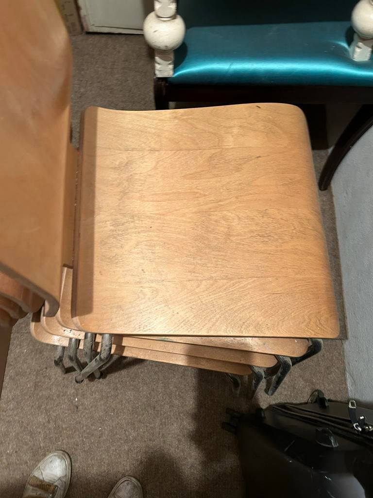 Set van 4 vintage stapelbare stoelen - Hout en metaal, Doe-het-zelf en Verbouw, Tekentafels, Ophalen of Verzenden, Zo goed als nieuw