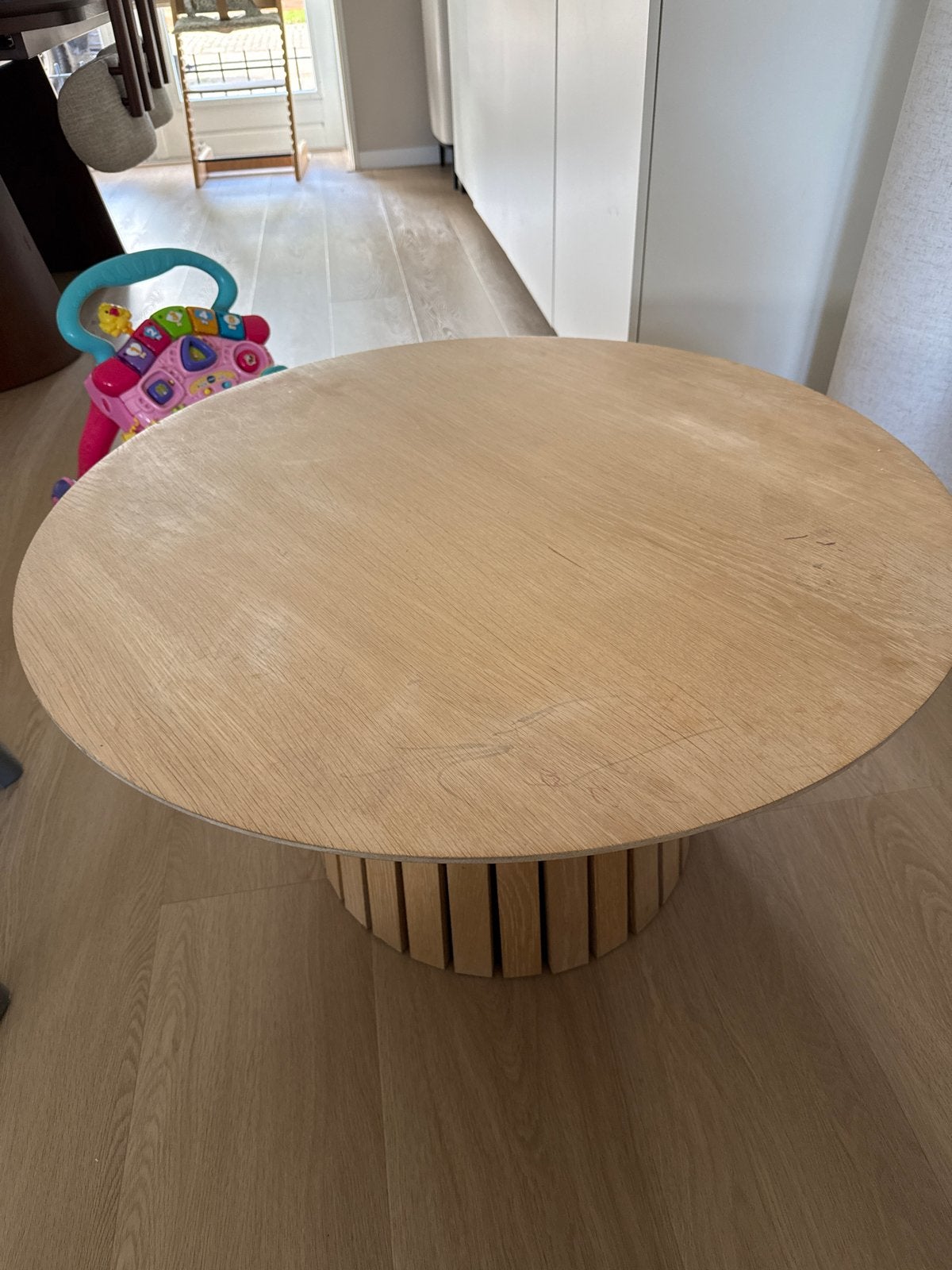 Ronde salontafel van licht eikenhout, Ophalen, Gebruikt, 50 tot 100 cm, 5 – 50